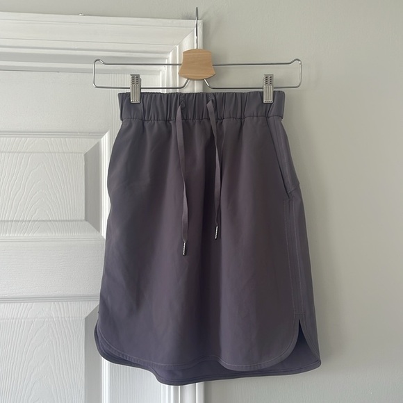 lululemon athletica Dresses & Skirts - Lululemon On The Fly Skirt 21”